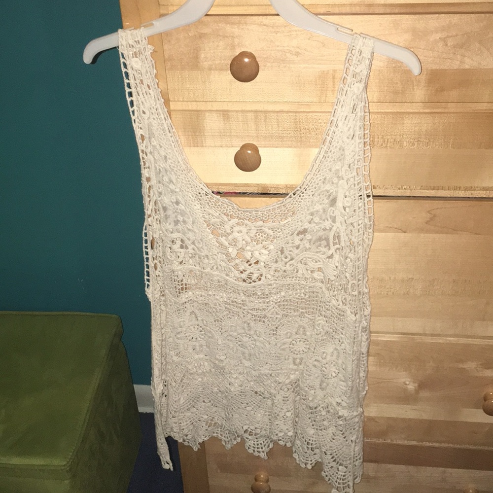 White lace tank - Picture 2 of 3